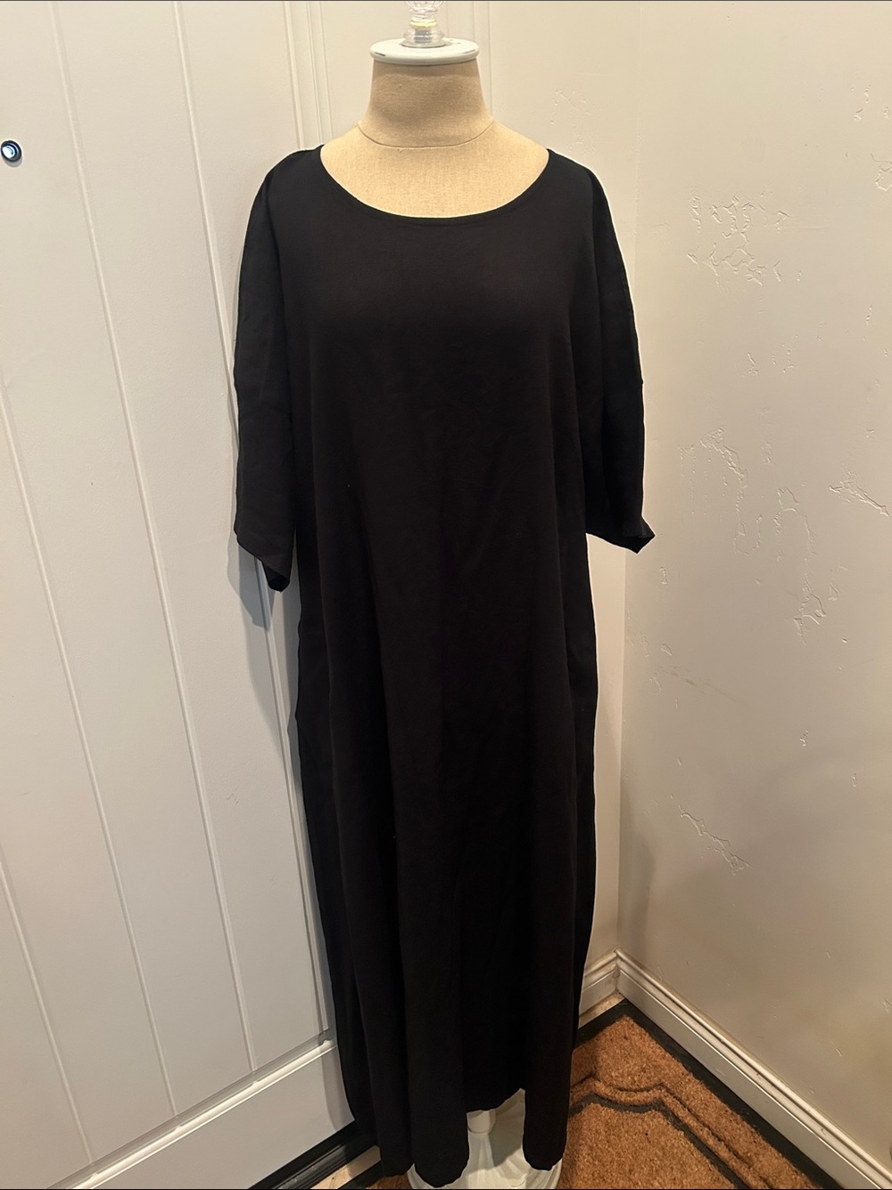 Soolinen Women's Black Linen Short-Sleeve Maxi Dress